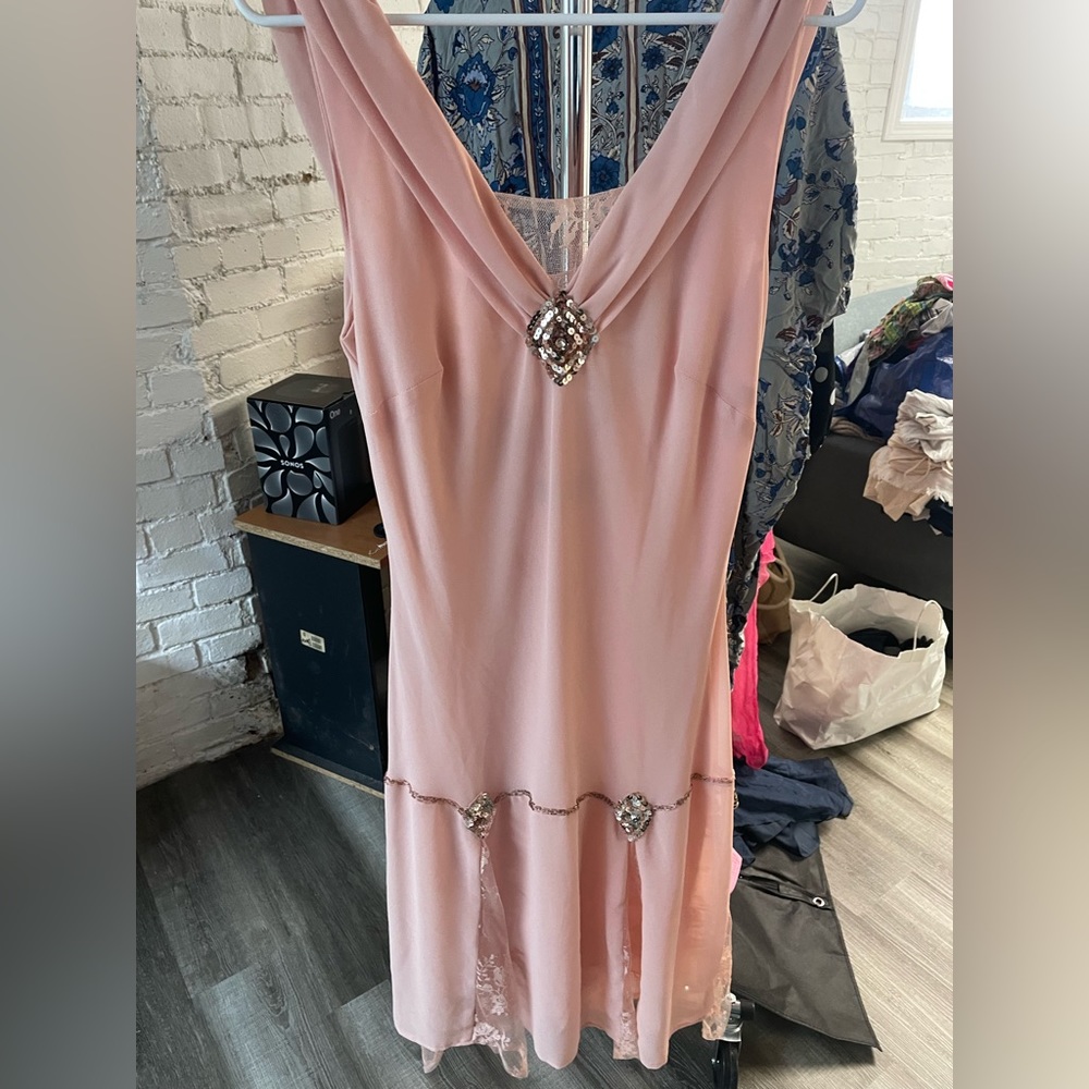 Unique vintage — flapper dress. Very flattering.